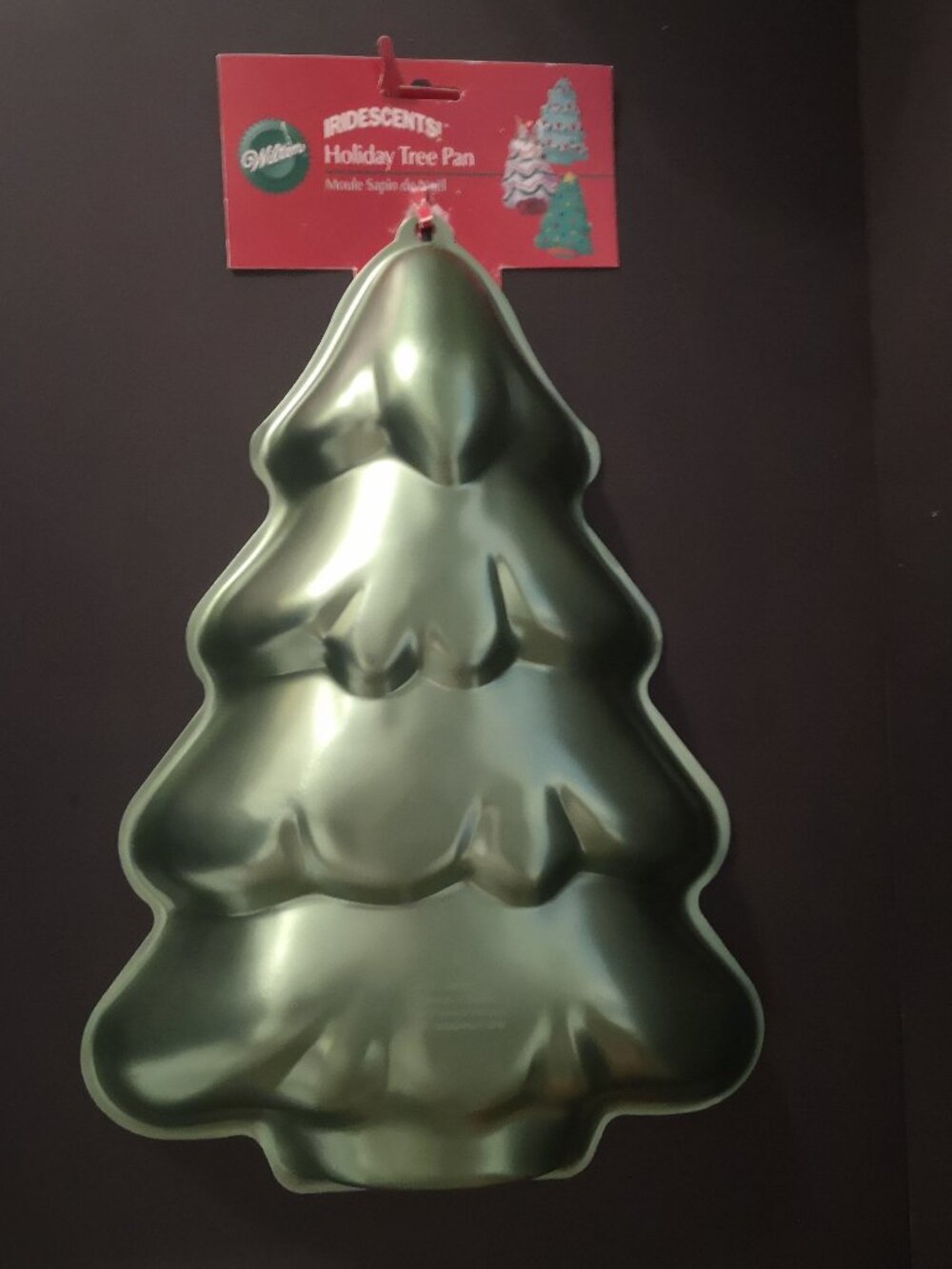 NWT Wilton Green Anodized Aluminum Christmas Tree Shape Baking Pan 14.5" Long